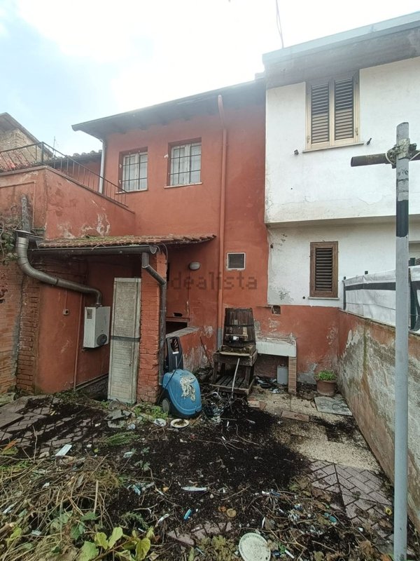 locale commerciale in vendita a Terni