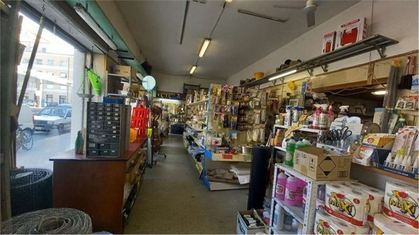 locale commerciale in vendita a Terni in zona Centro Città