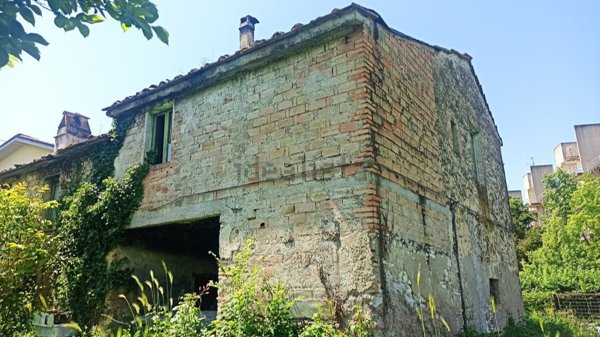 casa indipendente in vendita a Terni