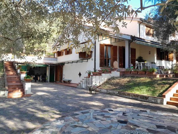 casa indipendente in vendita a Terni in zona Piedimonte