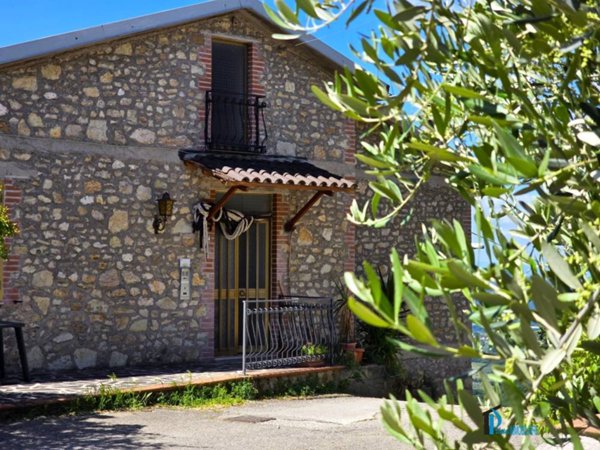 casa indipendente in vendita a Terni in zona Miranda