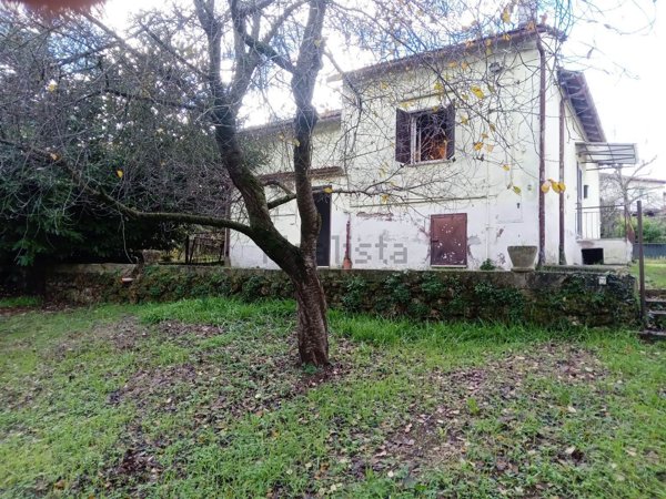 casa indipendente in vendita a Terni in zona Marmore