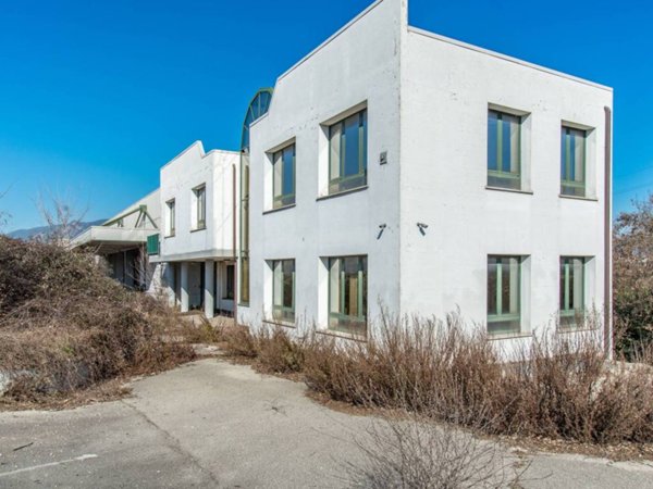 locale commerciale in vendita a Terni in zona Collescipoli