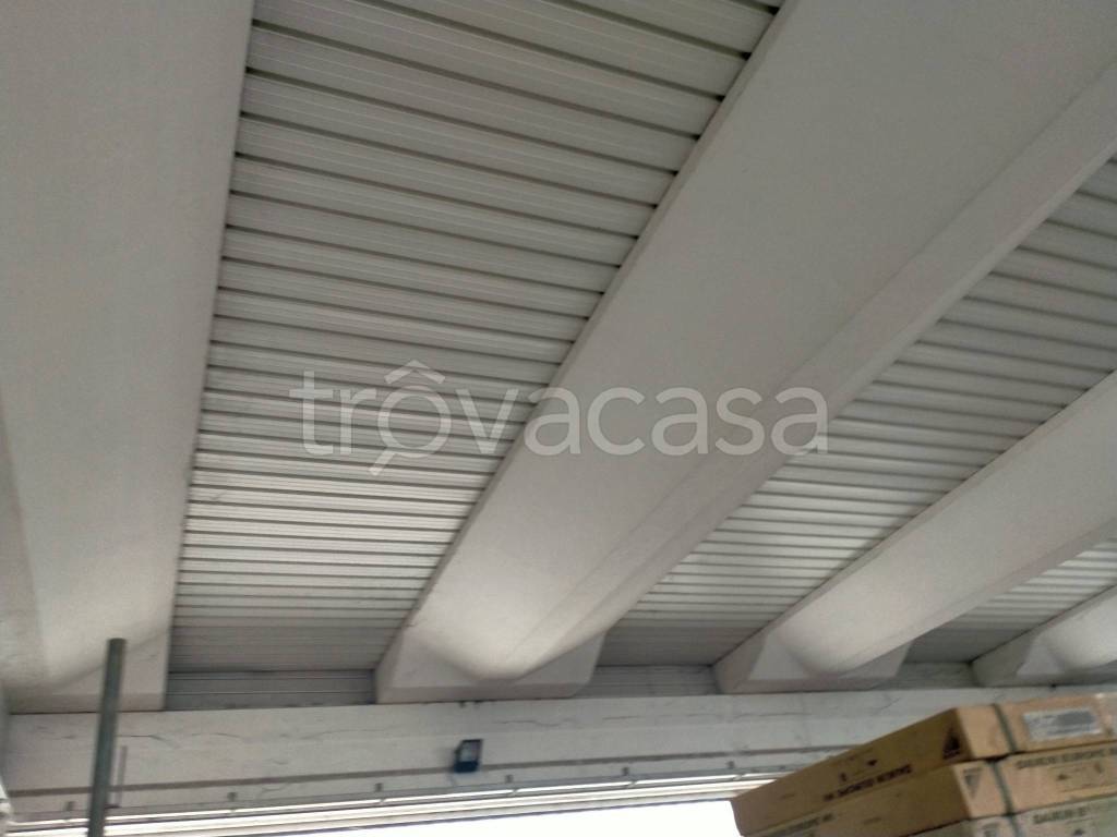 locale commerciale in vendita a Terni