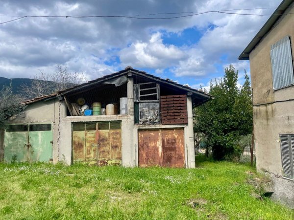 casa indipendente in vendita a Terni