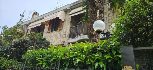 casa indipendente in vendita a Terni