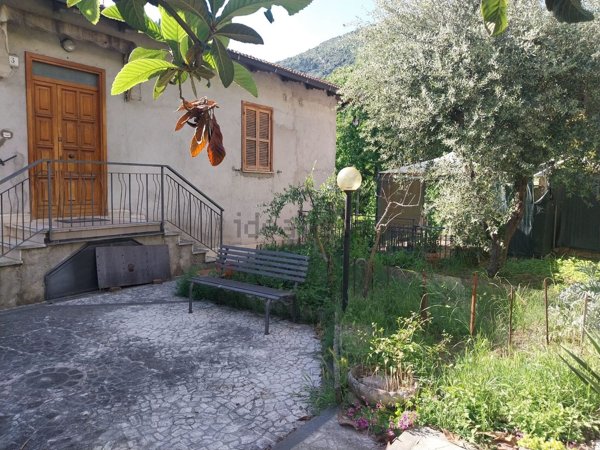 casa indipendente in vendita a Terni in zona Trevi
