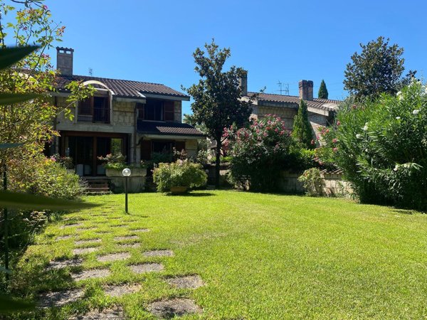 casa indipendente in vendita a Terni in zona Vocabolo Valenza