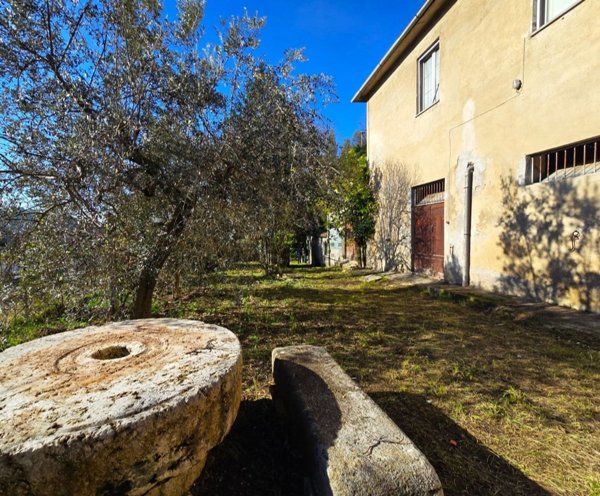 casa indipendente in vendita a Terni in zona San Carlo