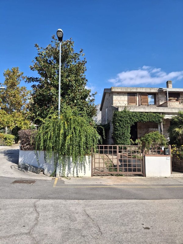 casa indipendente in vendita a Terni