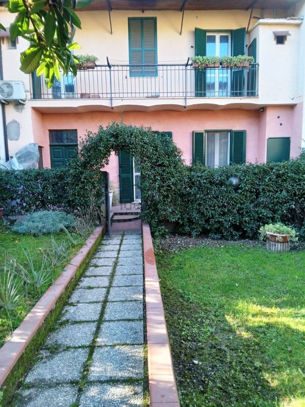 casa indipendente in vendita a Terni