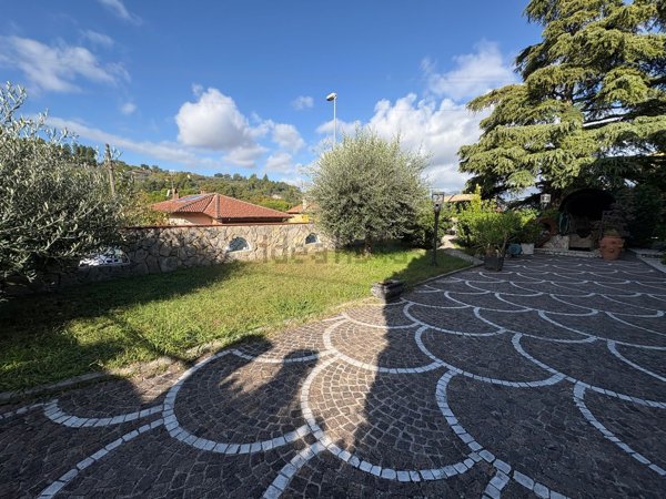 casa indipendente in vendita a Terni