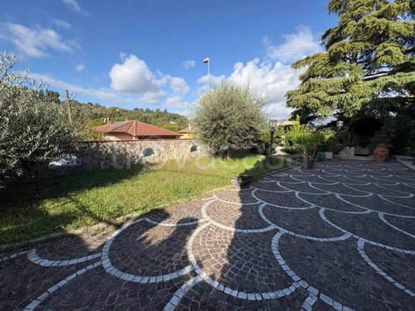 casa indipendente in vendita a Terni in zona Vocabolo Valenza