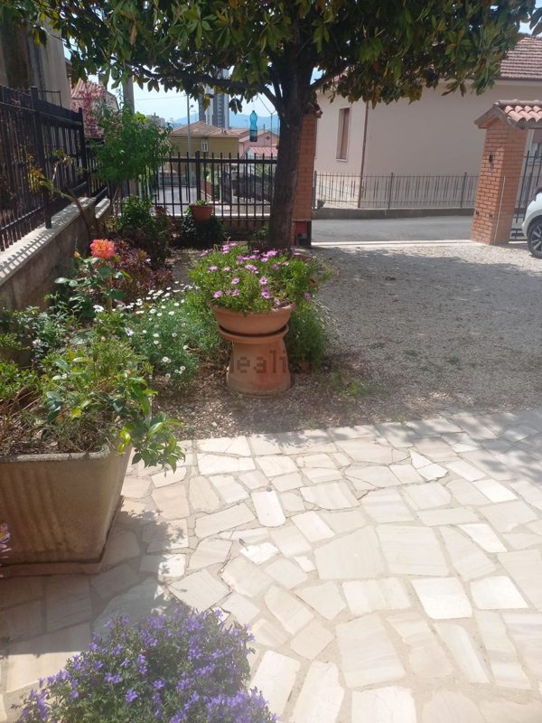 casa indipendente in vendita a Terni in zona Rivo