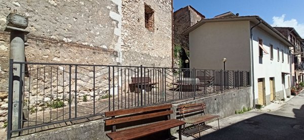 quadrivano in vendita a Terni in zona Marmore