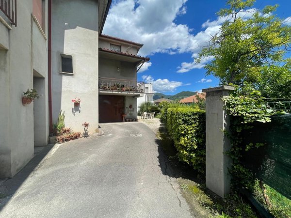 casa indipendente in vendita a Terni
