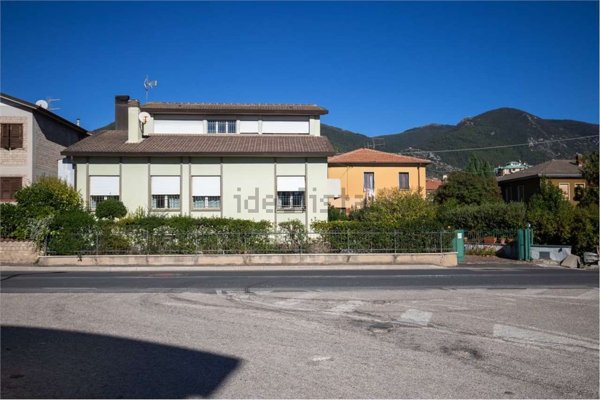 casa indipendente in vendita a Terni in zona Rivo