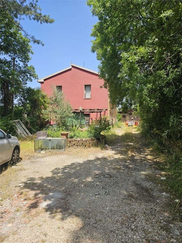 casa indipendente in vendita a Terni in zona Vocabolo Valenza