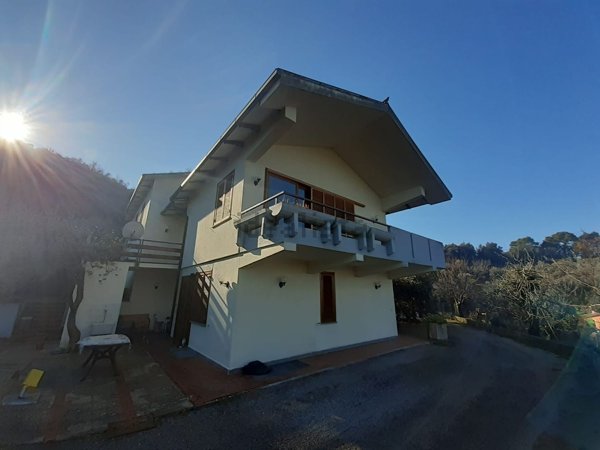 casa indipendente in vendita a Terni