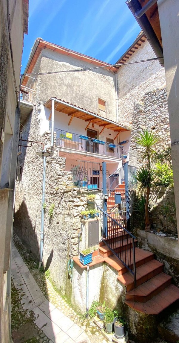 casa semindipendente in vendita a Terni in zona Piediluco