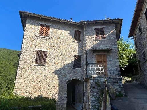 casa indipendente in vendita a Terni in zona Battiferro