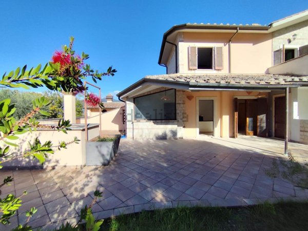 casa indipendente in vendita a Terni in zona Collescipoli