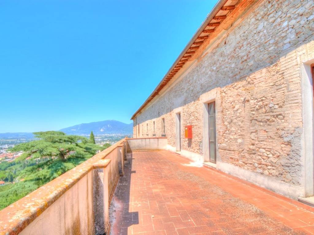 intera palazzina in vendita a Terni in zona Collescipoli