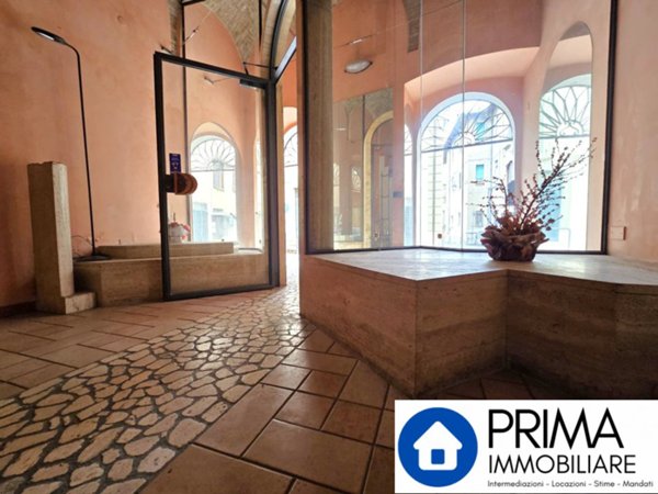 locale commerciale in vendita a Terni in zona Centro Città