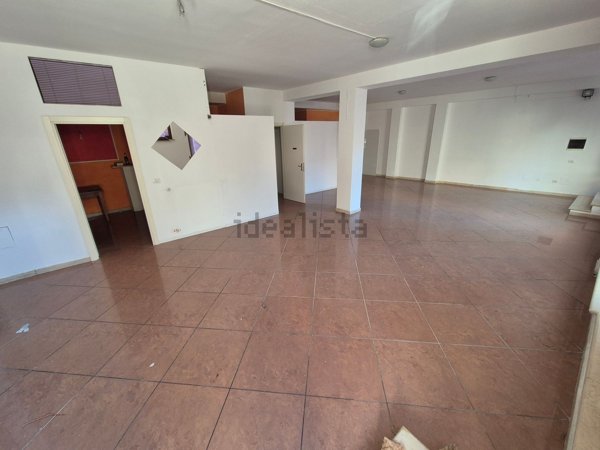 locale commerciale in vendita a Terni