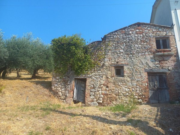 pentavano in vendita a Terni in zona Perticara Prima