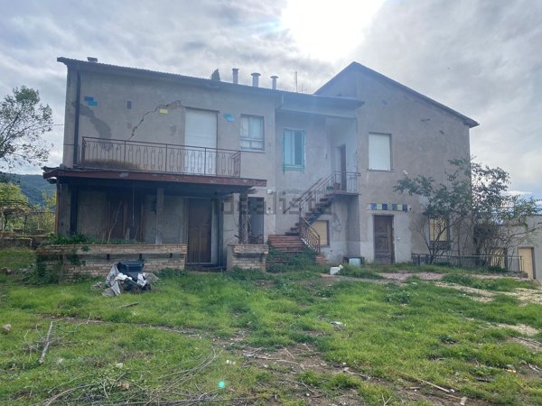 esavano in vendita a Terni