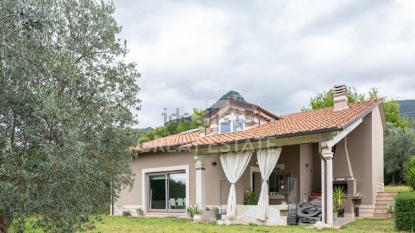 casa indipendente in vendita a Terni in zona Centro Città