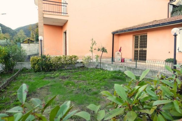 casa indipendente in vendita a Terni in zona Marmore