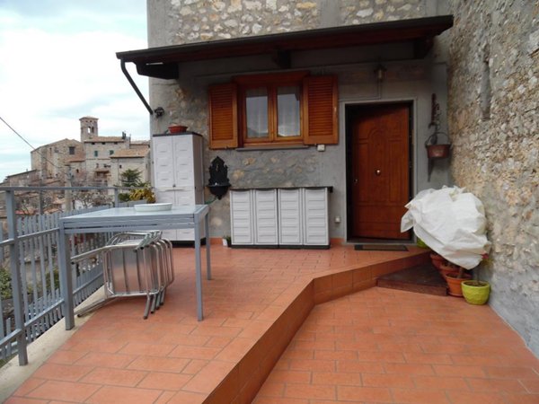 casa indipendente in vendita a Terni in zona Miranda