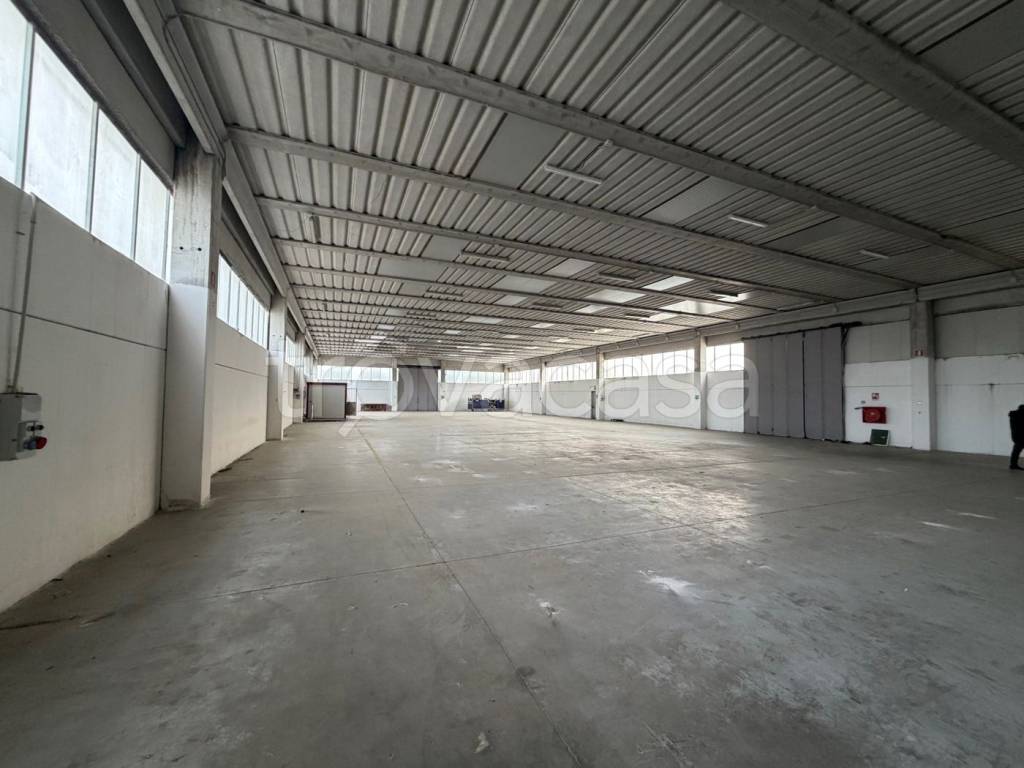 locale commerciale in vendita a Terni in zona Collescipoli