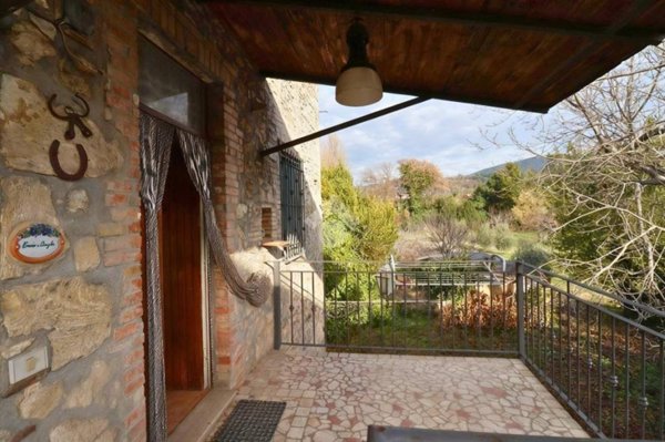 casa indipendente in vendita a Terni in zona Vocabolo Valenza