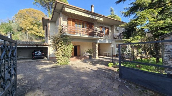 casa indipendente in vendita a Terni