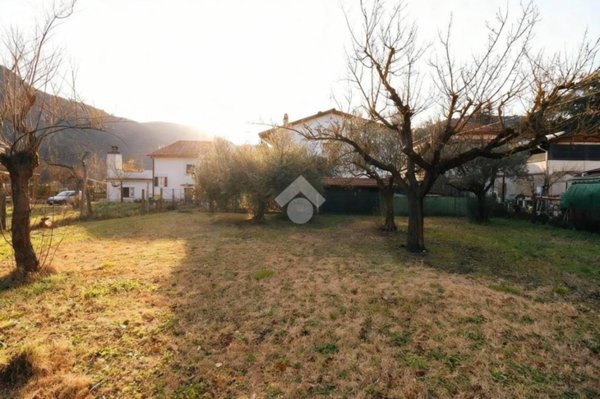 casa indipendente in vendita a Terni in zona Marmore