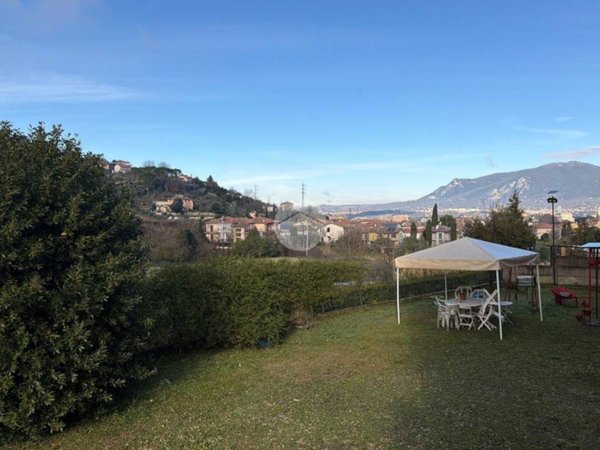 casa indipendente in vendita a Terni in zona Centro Città