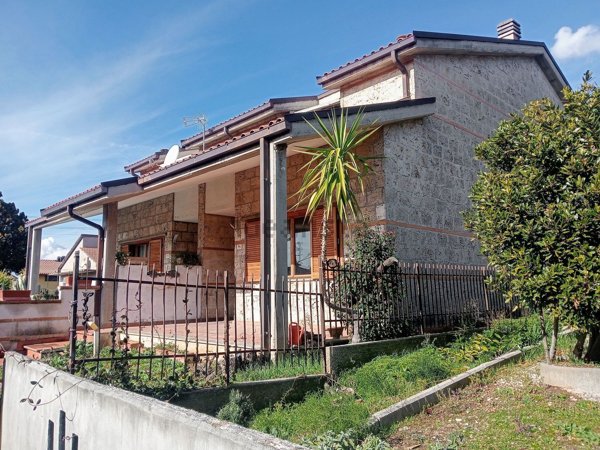 casa indipendente in vendita a Terni in zona Rivo