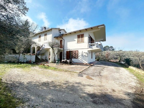 casa indipendente in vendita a Terni