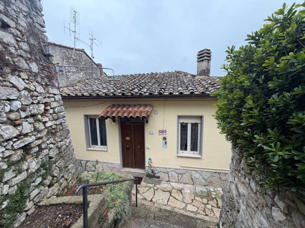 appartamento in vendita a Terni in zona Marmore