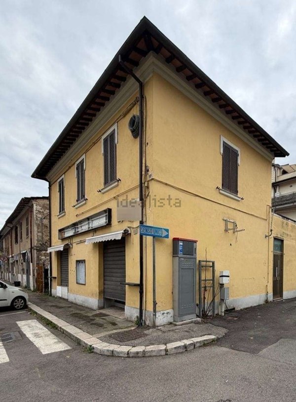 locale commerciale in vendita a Terni