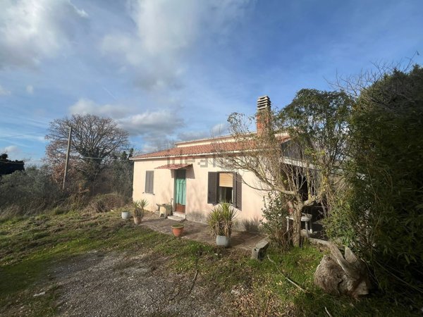 casa indipendente in vendita a Terni