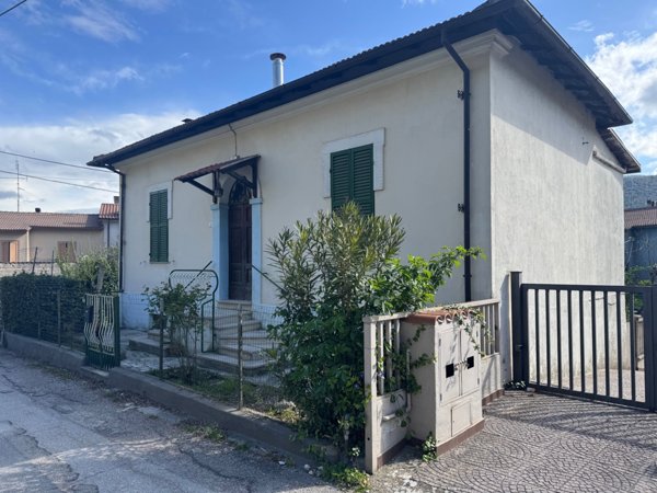 casa indipendente in vendita a Terni in zona Marmore