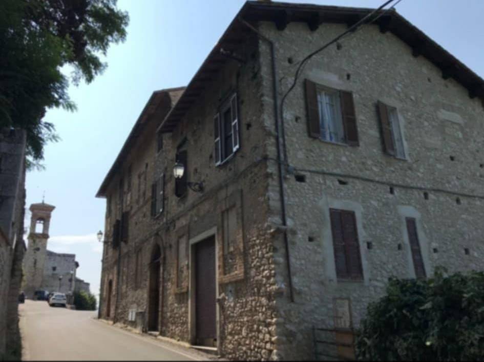 casa indipendente in vendita a Terni in zona Rivo