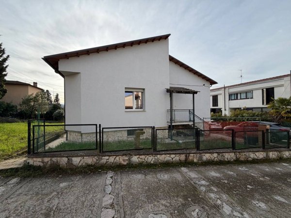 casa indipendente in vendita a Terni in zona Vocabolo Valenza