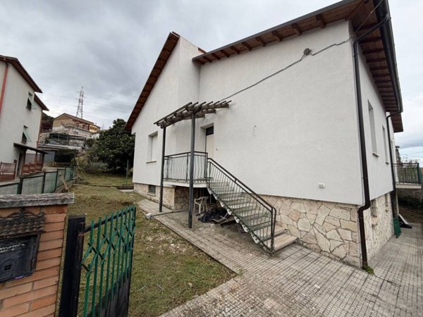 casa indipendente in vendita a Terni in zona Vocabolo Valenza