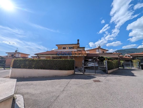 casa indipendente in vendita a Terni