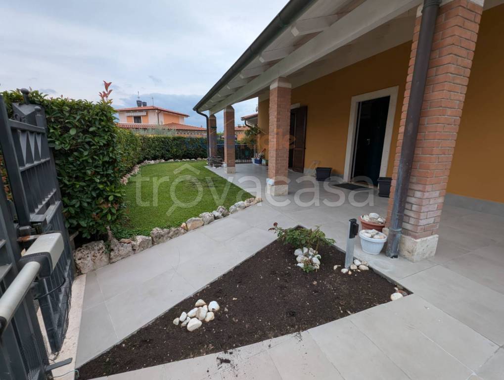 casa indipendente in vendita a Terni in zona Rivo